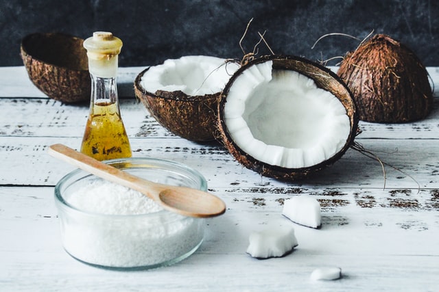 Olej kokosowy – poznaj jego niezwykłe właściwości i praktyczne zastosowania